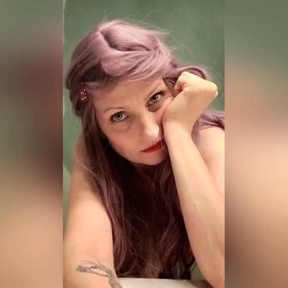 Meet your Posher, Carrie - Picture 4 of 8